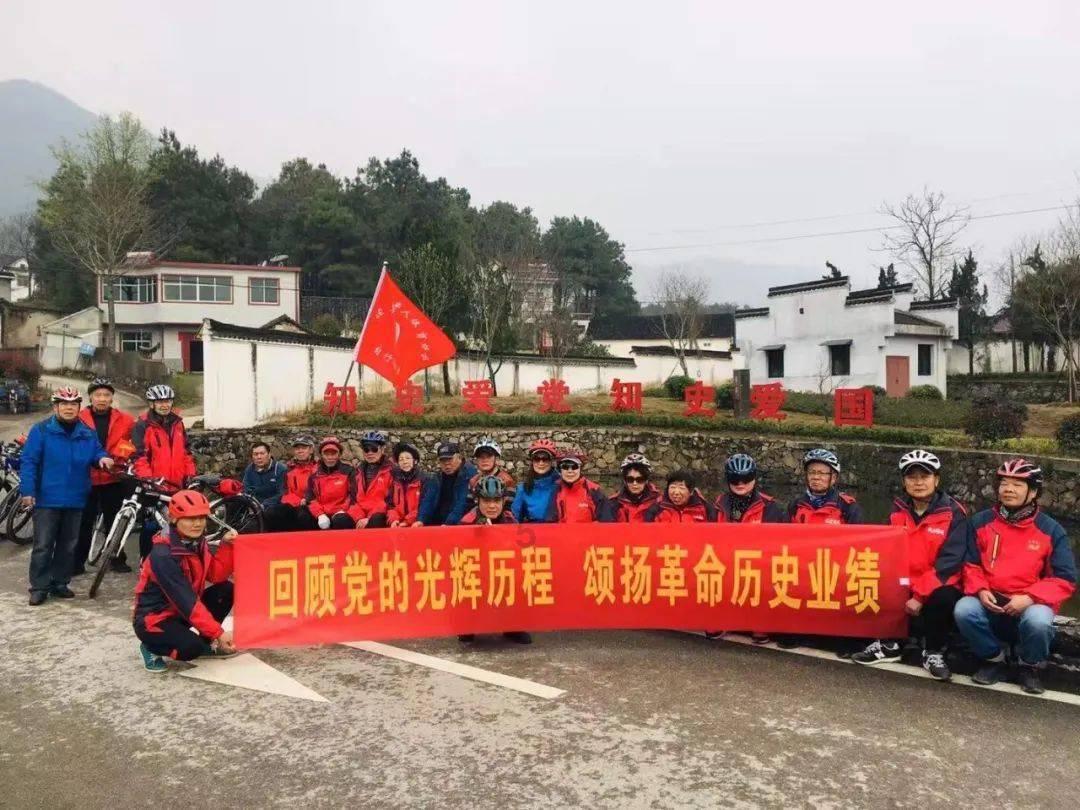 吃星星的恐龙男孩